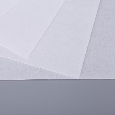 Chine Le Cleanroom non pelucheux de polyester jetable industriel essuie le logo fait sur commande 120g/m2 à vendre