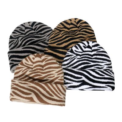 China Casual Versatile Striped Zebra Print Thermal Knit Hat for women en venta