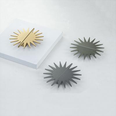 China Sun de oro formó la novedad decorativa de aluminio de los botones 4.72inches del gabinete en venta