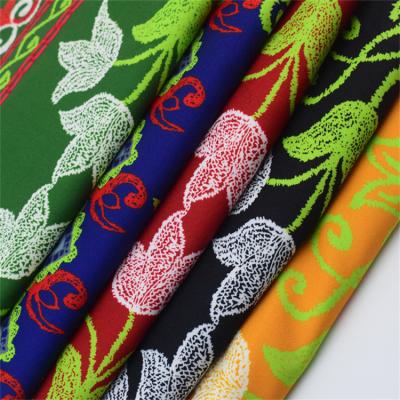 中国 服のための熱い販売さまざまな色100%Polyesterデジタルの方法布の印刷物の花の生地148Cm 販売のため