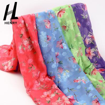 Chine Tissu pur de mousseline de soie de processus d'impression de robe de polyester de tissu mou respirable de Tulle à vendre